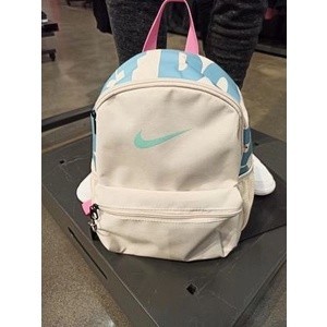 Yoyo Outlet ซื้อ Nike/Nike Children s Milk Bag กระเป๋าเป้สะพายหลังผู้หญิงกระเป๋านักเรียนขนาดเล็ก BA