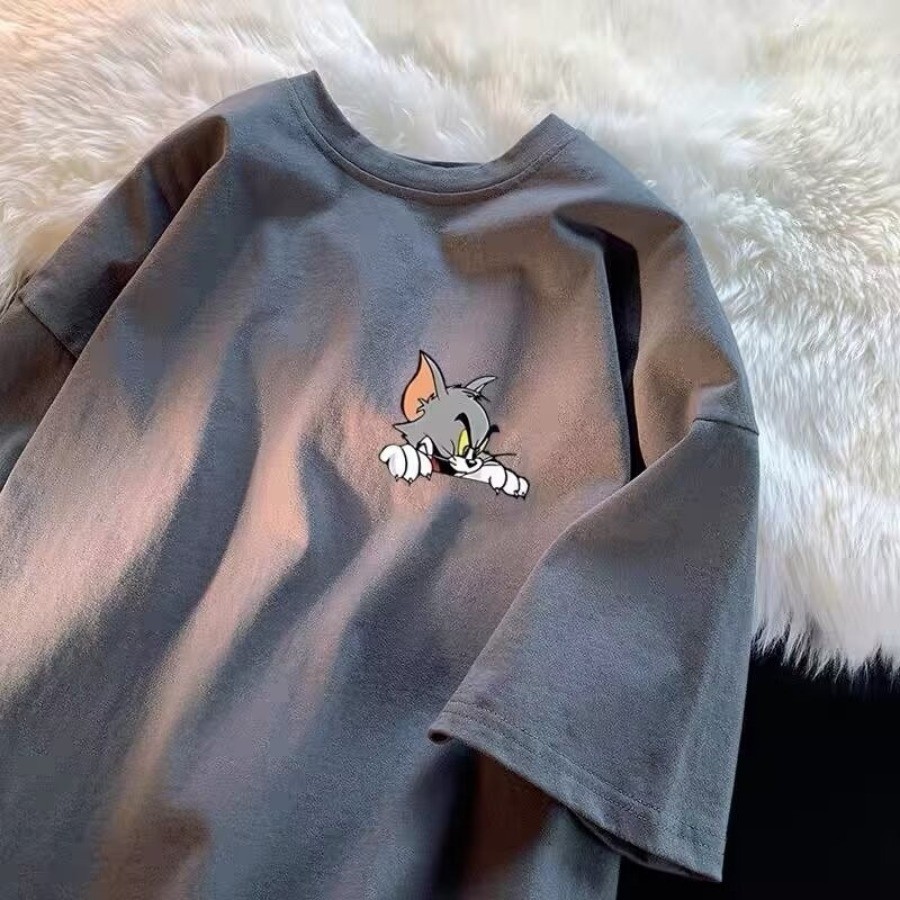 ม-8เอ็กแอล ฤดูร้อนบางและทันสมัยการ์ตูนทอมพิมพ์รอบคอแขนสั้นเสื้อยืดสําหรับผู้ชายและผู้หญิงสบายๆและหลากหลายหลวมเสื้อยืดคู่ขนาด