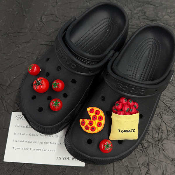 jibbitz crocs croc jibz ฤดูร้อนการ์ตูนหลุมรองเท้าอุปกรณ์เสริมที่มีสีสันจําลองมะเขือเทศรองเท้าดอกไม้ตกแต่งรองเท้าหัวเข็มขัดมะเขือเทศอุปกรณ์เสริมสามมิติน่า