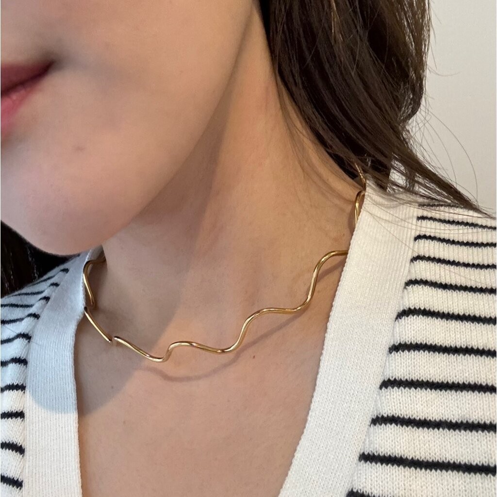 (WELRY.acc) พร้อมส่ง สร้อยคอแบบแข็งโชคเกอร์ รุ่น Wave