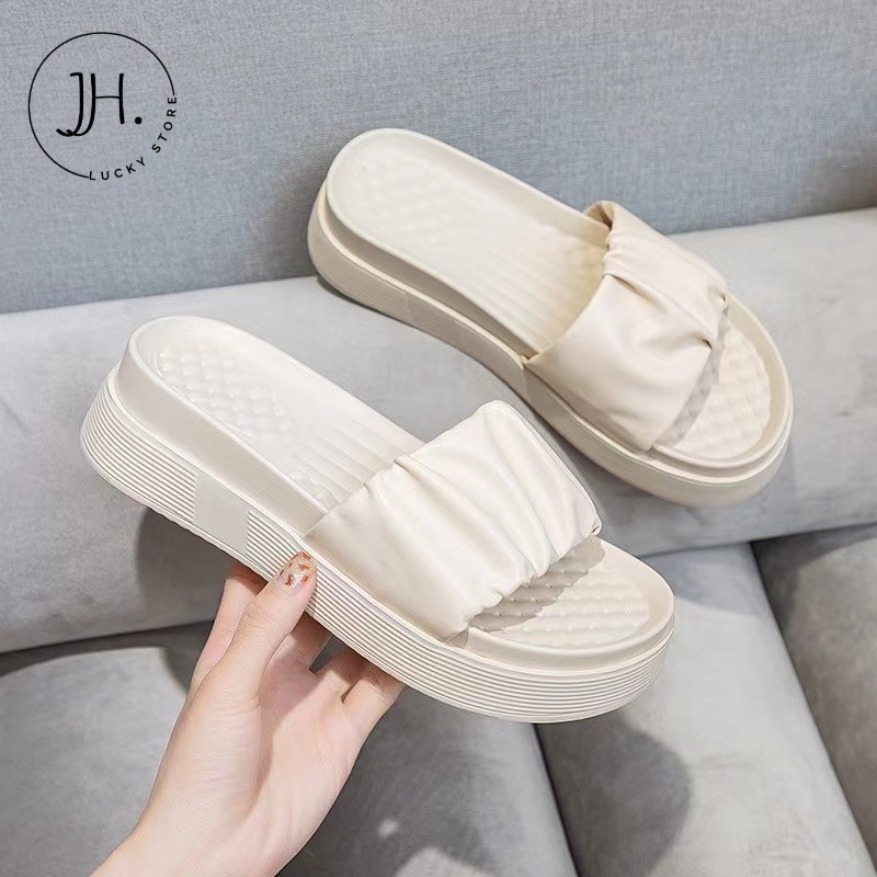 (สินค้าเป็นรอยถลอกไม่มีผลต่อการใช้งาน)รองเท้าแตะผู้หญิงรุ่นเก็บหน้าเท้าให้ดูเรียวสวย ผลิตจากวัสดุอย่างดี น้ำหนักเบา#sy35