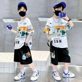CK🌏 ใหม่ชุดเด็กสองชิ้นเด็กขนาดกลางและใหญ่ลำลองและอินเทรนด์ชุดสูทแขนสั้นฤดูร้อนเด็กชายหล่อและทันสมั