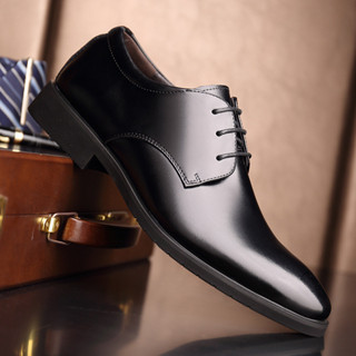 รองเท้าหนังผู้ชายคุณภาพสูงที่สวมใส่สบายและทนทาน