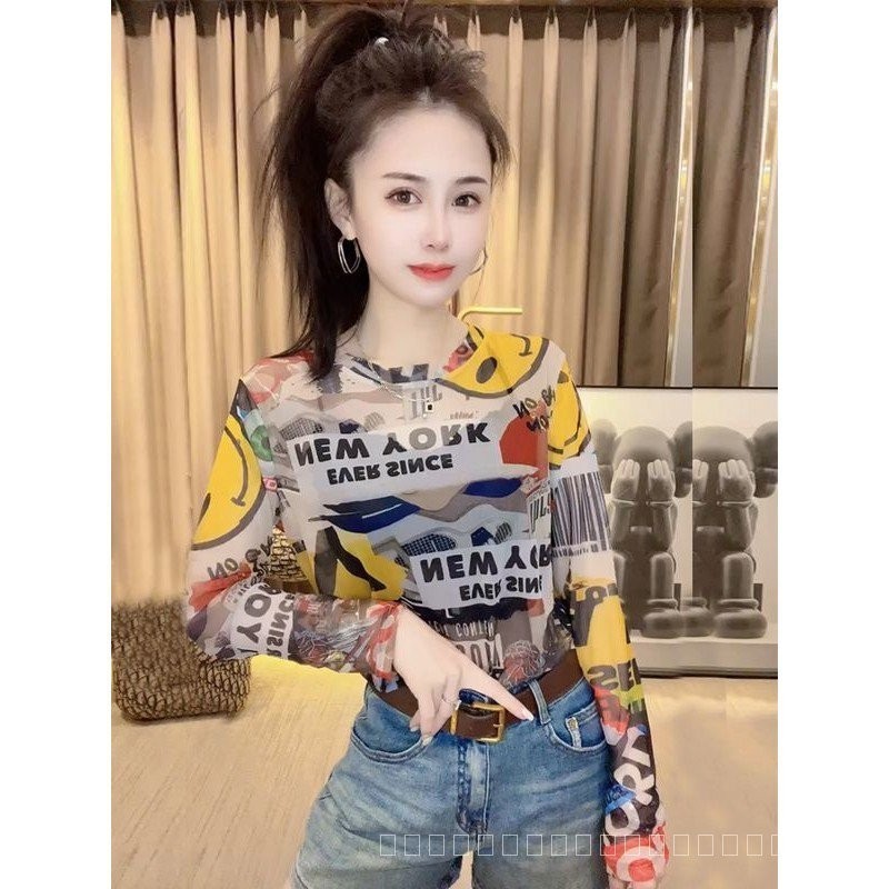 ใหม่ เสื้อยืดแขนยาว ผ้ากอซ พิมพ์ลายกราฟฟิติหน้ายิ้ม แฟชั่นฤดูร้อน สําหรับผู้หญิง
