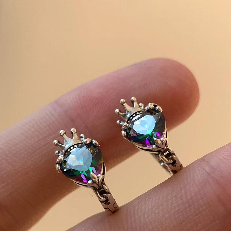 925 Sterling SilverDainty Crown Hoop ต่างหูฝังหัวใจสี Cubic Zircon ใหม่อินเทรนด์ต่างหูผู้หญิง Chic อุปกรณ์เสริมเครื่องประดับงานแต่งงาน