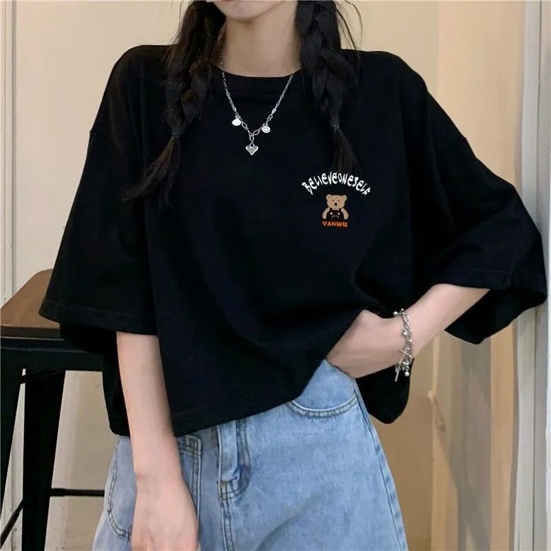 (กรุงเทพจัดส่งสินค้า)Mao Shop น่ารักพิมพ์รูปหมีขี้เกียจ OVERSIZE เสื้อแขนสั้นผ้าฝ้าย 2024 ใหม่ รุ่นเกาหลี ขนาด(S-XXXL)