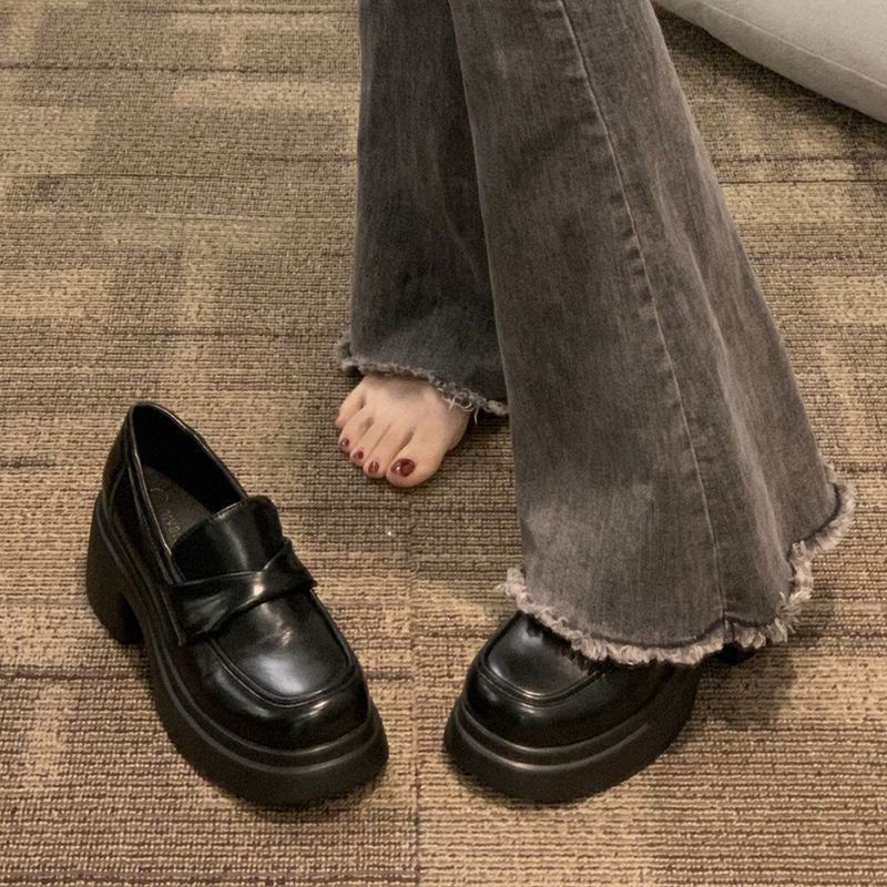 Size 35-43 Hepburn Style Black Platform Mary Jane Shoes Plus Size Women's Shoes 42 Non-slip High Heel Student Leather Shoes Korean Fashion Round Head Lolita Shoes Japanese Black Shoes Beige Princess Style Doll Shoes Casual Thick Heel Cosplay Shoes Loafers
