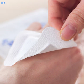 IFA แผ่นพลาสเตอร์ 6*7 cm 10pcs ผ้าก๊อซสำเร็จรูป แผ่นปิดแผลอเนกประสงค์ แผ่นแปะน้ําสลัดไม่ทอแบบใช้แล้วทิ้ง
