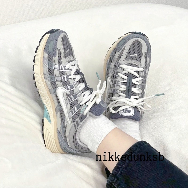 NK P-6000 รองเท้าวิ่งจ๊อกกิ้ง Retro กีฬา Rock สีเทาเงินผู้ชายผู้หญิงรองเท้าเงินเงินสีเทา FN7509-029