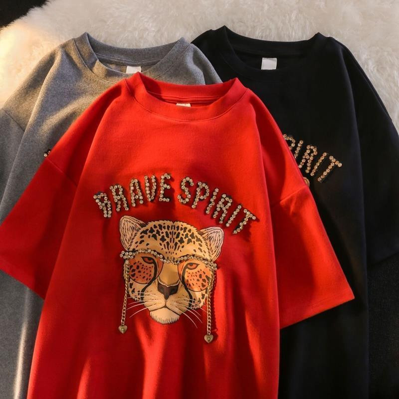 ใหม่ เสื้อยืดแขนสั้น พิมพ์ลายการ์ตูนหัวเสือ ตัวอักษร M-3XL สไตล์ขี้เกียจ สําหรับผู้หญิง 2024