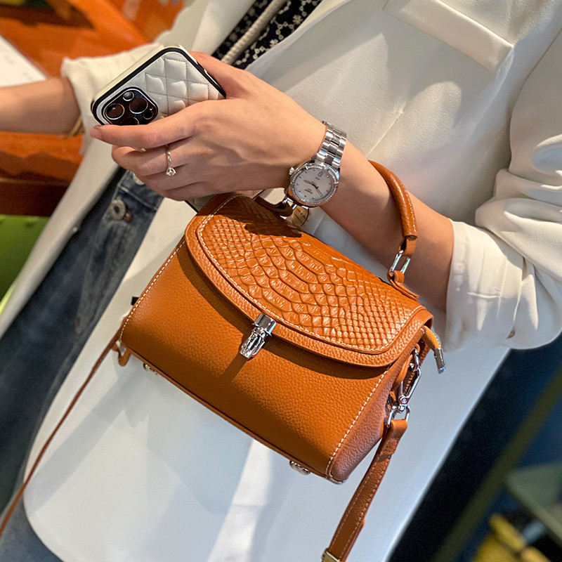 Simple Classy ของแท้หนังสี่เหลี่ยมเล็กกระเป๋าสะพาย Messenger กระเป๋าถือ FJSQ4