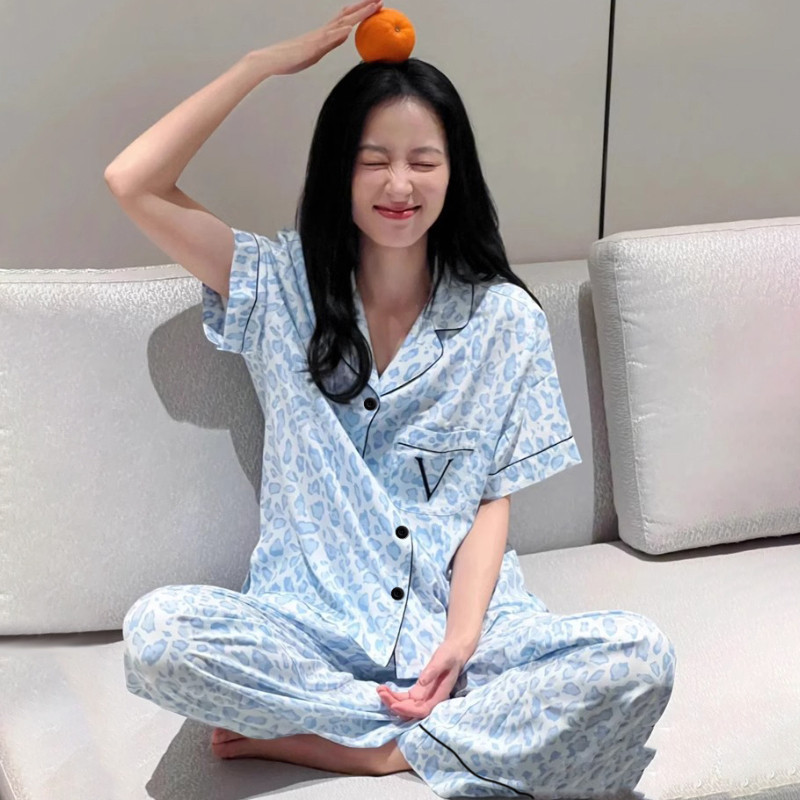 ชุดนอน เสื้อแขนสั้น กางเกงขายาว ผ้าเรยอน พิมพ์ลายเสือดาว สําหรับผู้หญิง