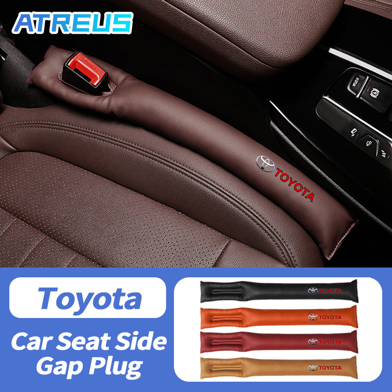 1ชิ้น Toyota ฟิลเลอร์ช่องว่างที่นั่งรถยนต์ หนัง ปลั๊กช่องว่างที่นั่งรถ เพื่อเติมช่องว่างระหว่างที่นั่ง และคอนโซล สำหรับ Toyota Prius Fortuner Corolla Cross CHR Camry Wish Vios Veloz Estima Sienta Yaris Ativ Altis Sienta bZ4X Hiace Hilux Revo