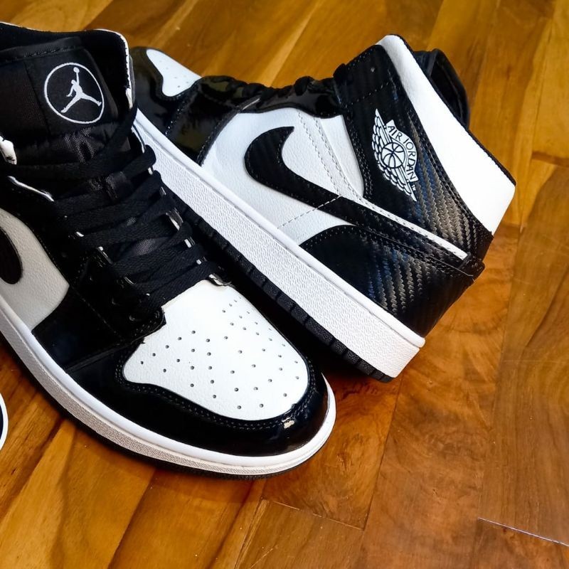 Air Jordan 1 Mid SE Asw Black White Carbon Fiber Patent  Leather แฟชั่น รองเท้า train