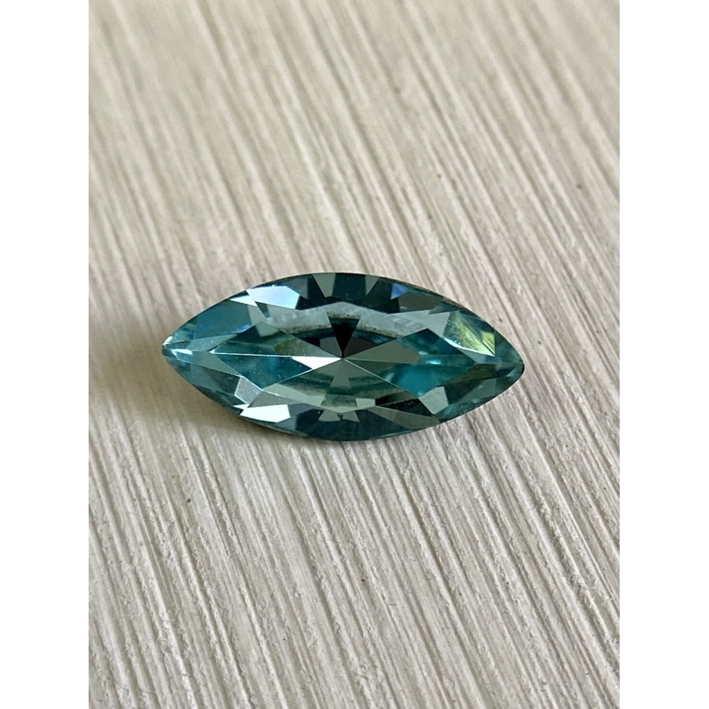 พลอยมาคีคริสตัลกระจก พลอยก้นแหลม  3017  Aquamarine  15x7 mm  GM Crystal 3017 Crystal Navette Aquamar