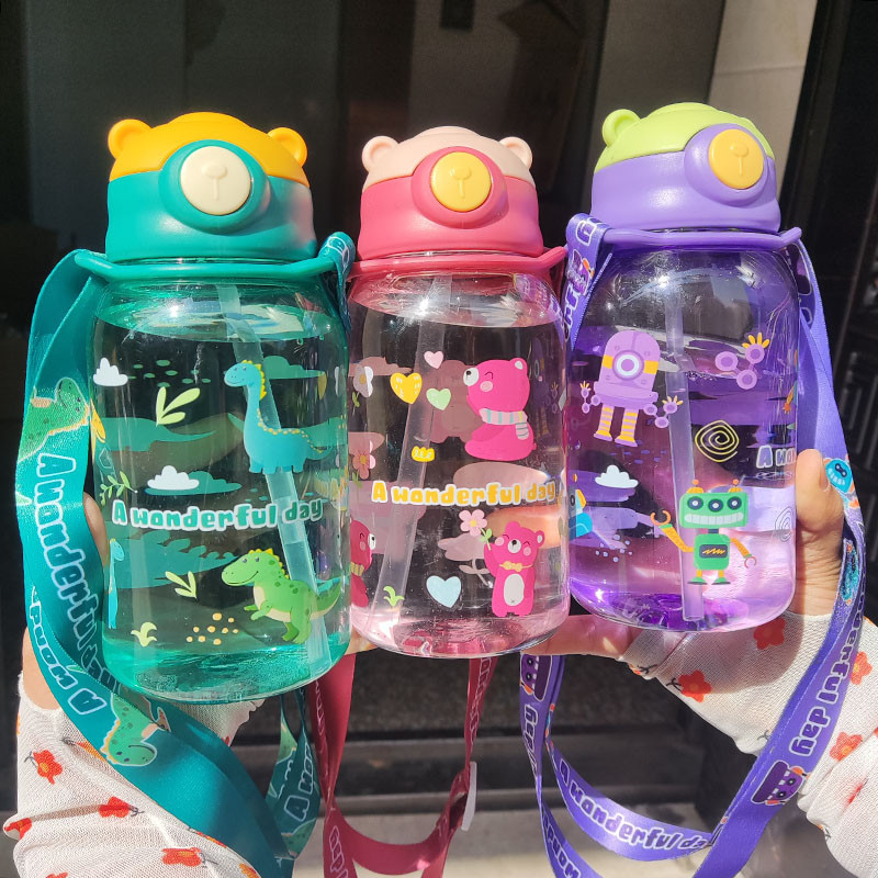 (พร้อมส่ง!) กระติกน้ำเด็ก กระติกน้ำไปโรงเรียน กระบอกน้ำเด็ก ขวดน้ำน่ารัก ขวดน้ำพกพา แบบหลอดดูด หลอดเด้ง ขนาด600ML
