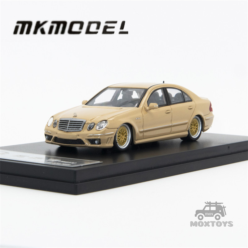 โมเดลรถยนต์ MK Model 1:64 MB E63 สีเหลืองทะเลทราย