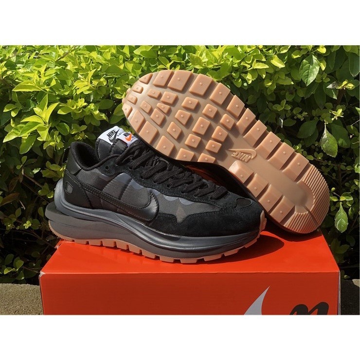 Sacai x Nike vaporwaffle รองเท้ากีฬา รองเท้าวิ่ง สีดํา DD1875-001 UVK2 2021