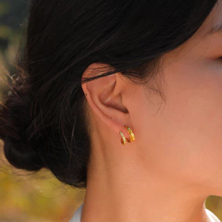 Vnox ต่างหูสตั๊ด รูปตัว C สองชั้น ประดับเพทาย ทอง 18K ขนาดเล็ก น่ารัก สําหรับผู้หญิง