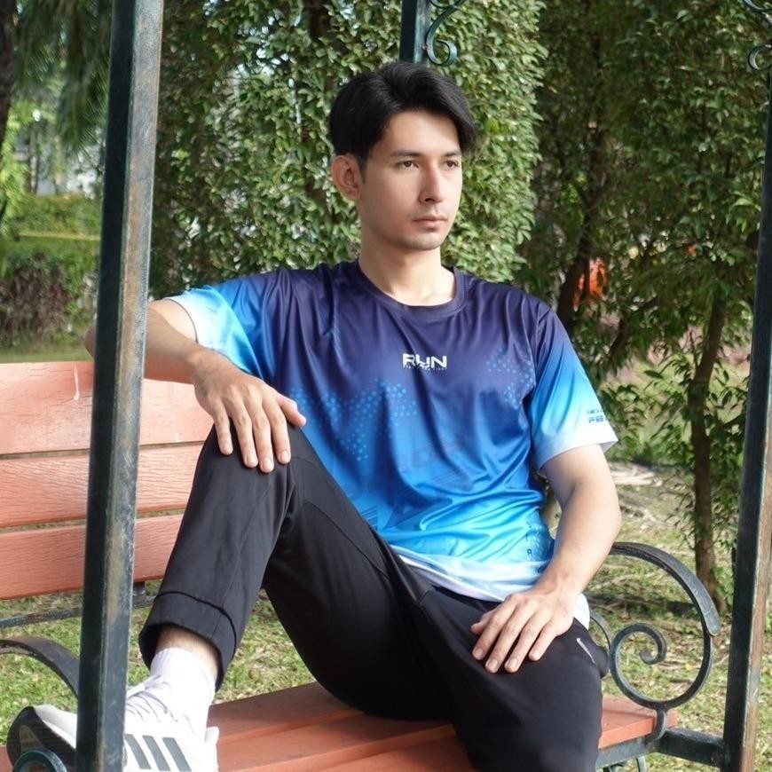 เสื้อกีฬาผู้ชาย (ผ้าเย็น) ใส่ออกกำลังกาย/วิ่ง/เตะบอล ผ้าไมโครเรียบเบาสบายระบายอากาศดีแห้งไว พิมพ์ลายทั้งตัว - รูปที่ 5