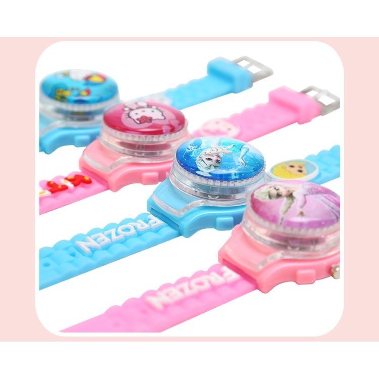 2-8 ขวบ นาฬิกาเด็กหมุน Frozen Princess Elsa Ultraman kuromi melody Cinnamoroll นาฬิกาสําหรับสาวการ์ตูนปริศนานาฬิกาอิเล็กทรอนิกส์น่ารักพร้อมไฟแฟลช