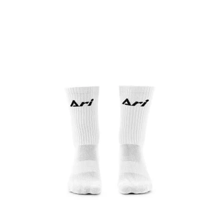 (ส่งด่วน) ถุงเท้าฟุตบอล แบบครึ่งแข้ง ของเด็ก ARI JUNIOR CREW SOCKS ของแท้