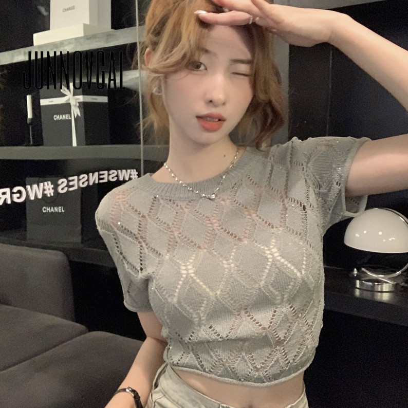 Junnovgal เสื้อยืดแขนสั้น ผ้าถัก เข้ารูป สีพื้น สไตล์เรโทร เข้ากับทุกการแต่งกาย สําหรับผู้หญิง 2024