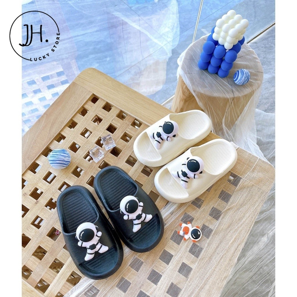 JH.lucky {จัดส่งรวดเร็ว1-2วัน} รองเท้าแตะเด็ก รองเท้าเด็กผู้หญิง/เด็กผู้ชาย ลายนักบินอวกาศ #sd44