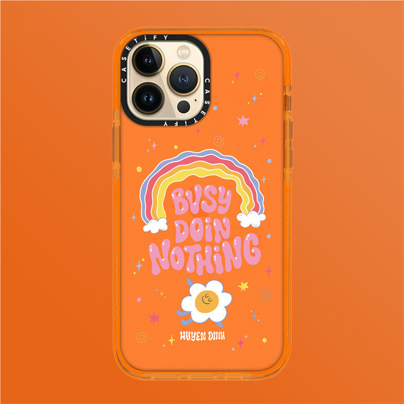Casetify X เคสโทรศัพท์มือถือ กันกระแทก ลาย Busy Doin Nothing ไล่โทนสีส้ม แดง สําหรับ iPhone 15 14 13 12 11 Pro Max