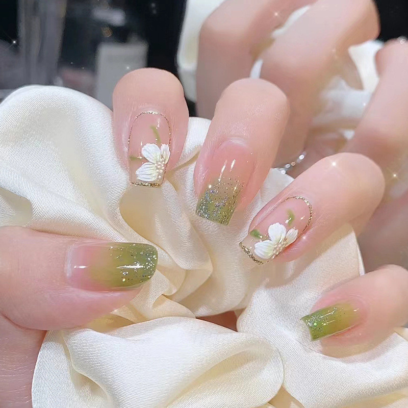 เล็บปลอม ลายดอกไม้ สีเขียว พร้อมกาว สําหรับตกแต่งเล็บ DIY 24 ชิ้น