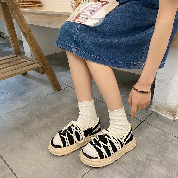 ✨พร้อมส่ง🌟รองเท้าแตะผู้หญิง อินเทรนด์ ด้านล่างนุ่มระบายอากาศ เทรนด์ใหม่ พื้นรองเท้าหนา