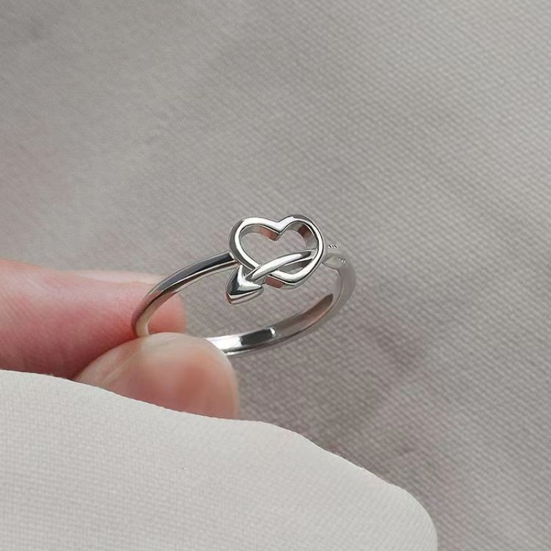 Korean Version of One Arrow Heart Piercing Ring, Female Creative Trend Design Hollowed Out Heart Opening Ring Engagement Gift for Girlfriend Plain Ring