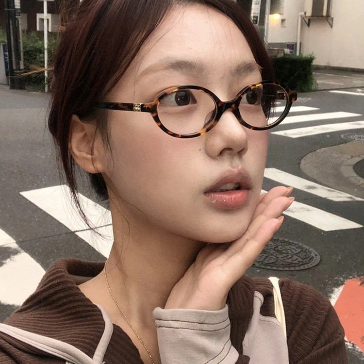 แว่นตาผู้หญิง กรอบเล็ก ทรงวงรี พิมพ์ลายเสือดาว สไตล์เรโทร