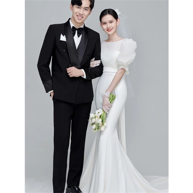 ชุดแต่งงานสไตล์ฟRENCH ทรงเมอร์มิด หลังเปล่า Satin ELEGANT FF002