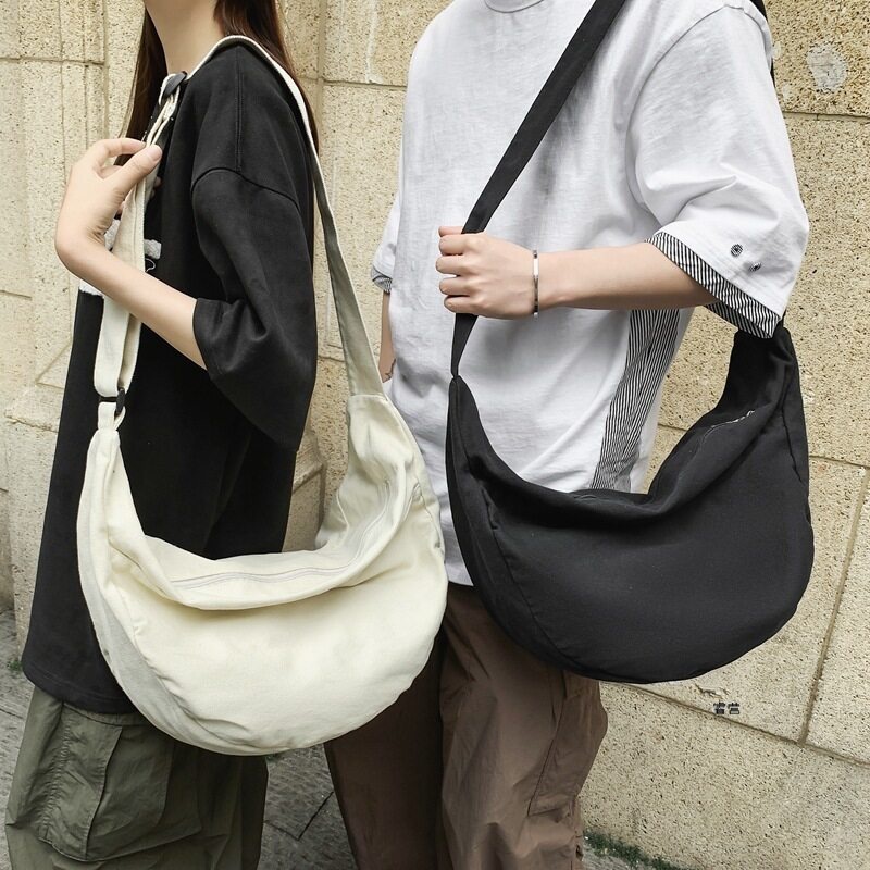 MNO.9 Messenger Bag B717 กระเป๋าสะพายข้าง ทรงเกี๊ยว สีทึบ กระเป๋าแฟชั่น ชายหญิง กระเป้าผ้า