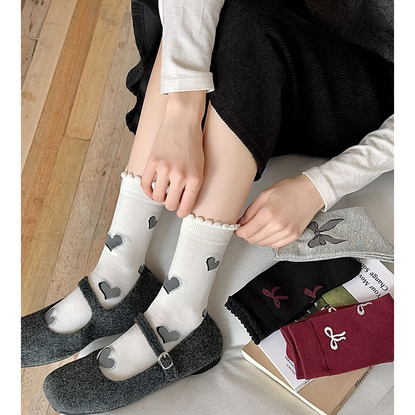 ฤดูใบไม้ผลิฤดูใบไม้ร่วงสุภาพสตรีกลางหลอด Love All-Match วรรณกรรมถุงเท้ากอง Encore โบว์สีแดงหลอดยาว