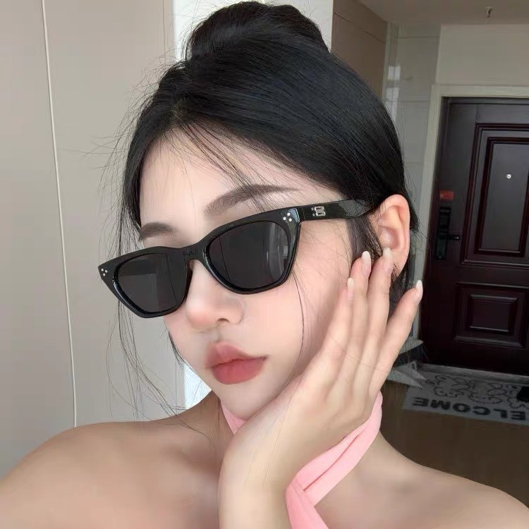 【บานพับโลหะ】แว่นกันแดดตาแมว ระดับไฮเอนด์ พร้อมกรอบสีดํา สไตล์วินเทจ สําหรับผู้หญิง - รูปที่ 2