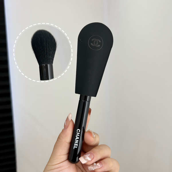 แปรงปัดแป้ง แปรงปัดแก้ม Chanel สไตล์ใหม่ N 107 Flame Blush Brush Face Medium Brightening Brush Fixin