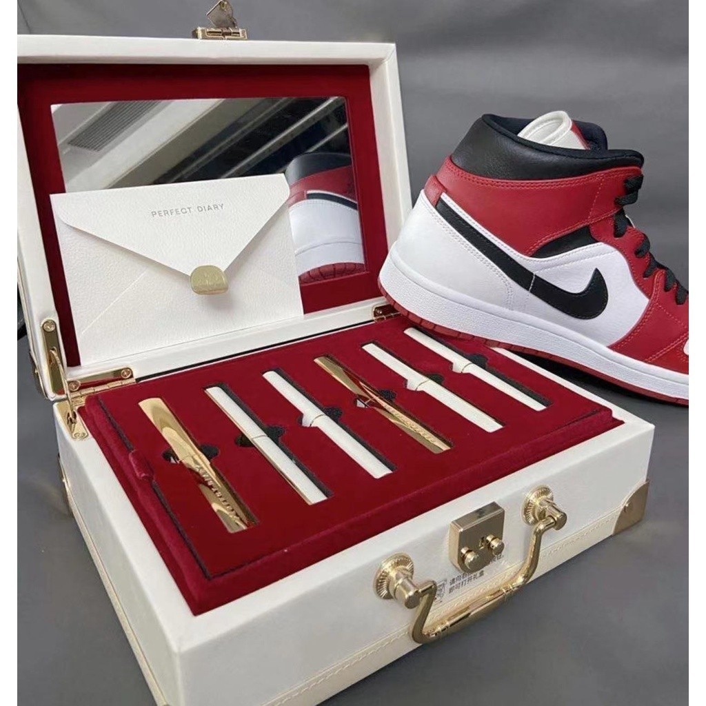 11.11【TH stock】สูง   2023 Nike aj1 Air Jordan 1 Chicago Mid / Little Chicago / White Red Unisex รอง