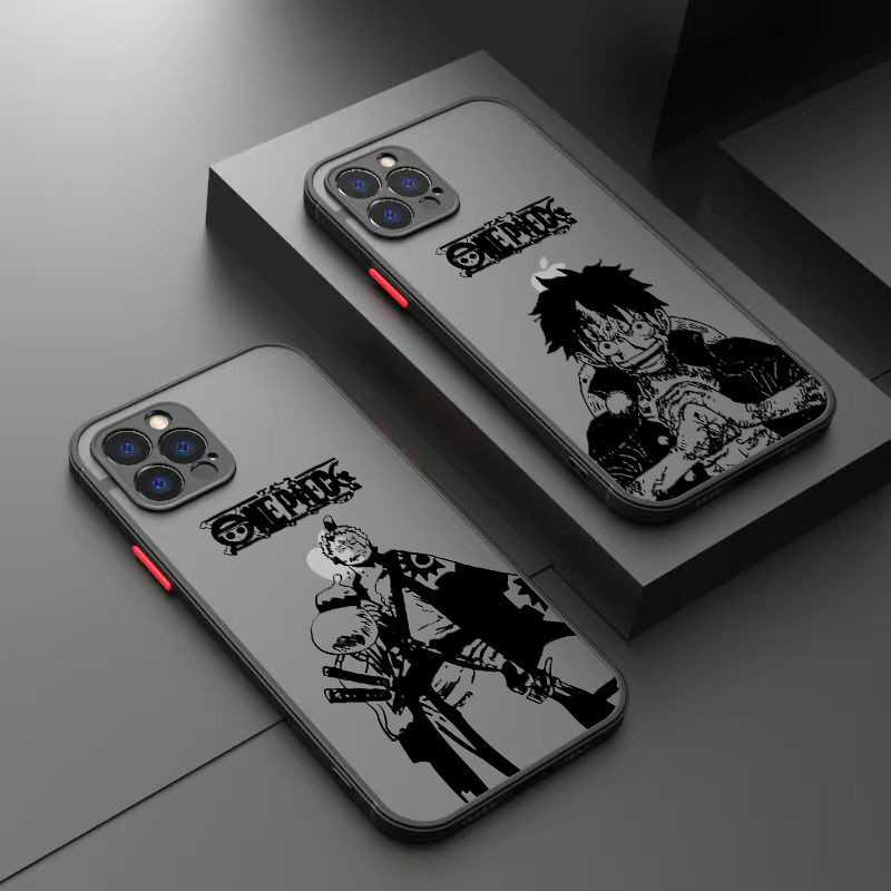 ปลอกสําหรับ iPhone 16 15 Pro Max 13 11 Pro Max 14 12 Pro Max 7 8 14 15 Plus XS XR X 12 13 Mini O-One Piece อะนิเมะตัวอักษร ZORO เคสโทรศัพท์สีดําโปร่งใส Hard PC Cover