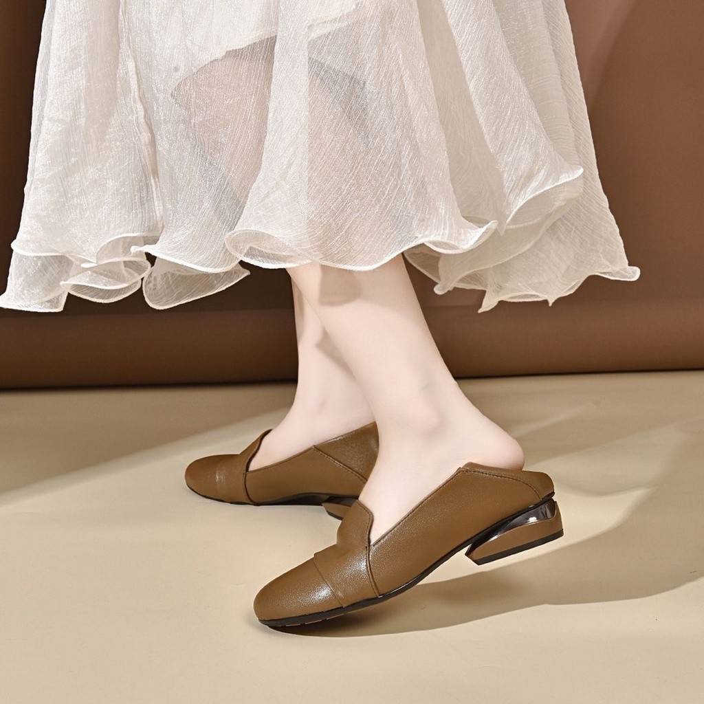 2024 ฤดูใบไม้ผลิฤดูใบไม้ร่วงสไตล์ใหม่น้ําหนักเบา One-Pedal หนังนุ่มนุ่มรอบ Toe รองเท้าแม่อารมณ์สบาย Peas รองเท้าผู้หญิง