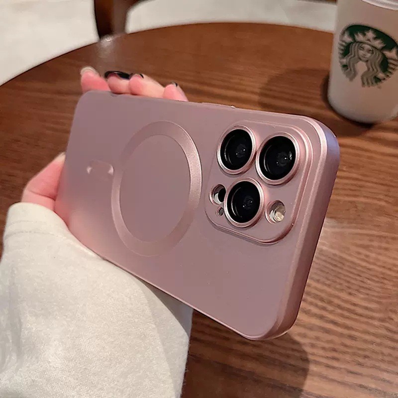 คุณภาพสูงป้องกันกรณีใช้งานร่วมกับ iphone16 15 14 13 12 11 PRO MAX Frosted Magnetic 14/15plus 16plus ตาข่ายป้องกันฝุ่นโลหะสีสเปรย์น้ํามัน Apple Soft Cover