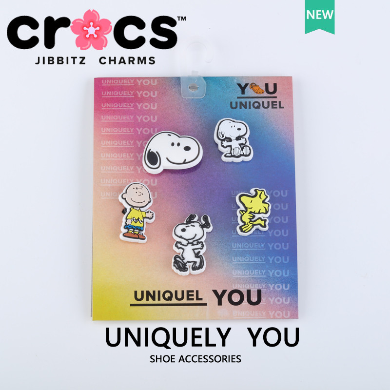 Jibbitz crocs ชุดหัวเข็มขัดรองเท้า ลายการ์ตูน Snoopy อุปกรณ์เสริมรองเท้า (พร้อมกระดาษแข็ง)