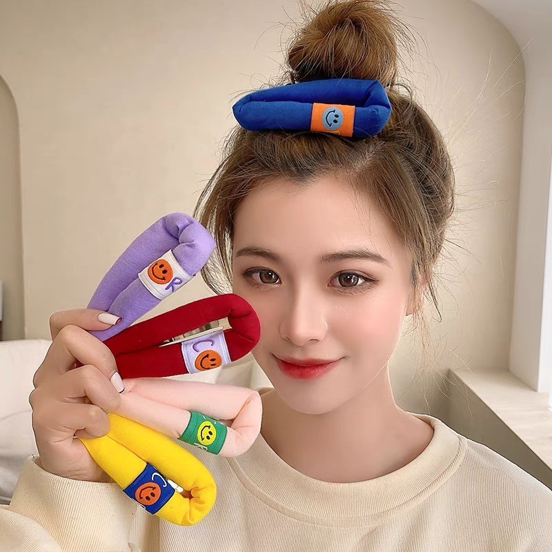 Influencer สไตล ์ เดียวกันน ่ ารักฟองฟองน ้ ําหน ้ ายิ ้ มป ้ ายคลิปผมขนาดใหญ ่ สุภาพสตรีล ้ างหน ้ าใบหน ้ าหักผมคลิป Headdress