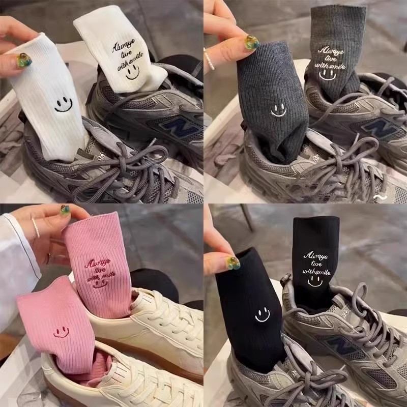 ถุงเท้ากีฬา ผ้าฝ้ายแท้ ปักลายตัวอักษรหน้ายิ้ม แฟชั่นฤดูใบไม้ผลิ และฤดูใบไม้ร่วง สไตล์เกาหลี สําหรับผู้หญิง และนักเรียน
