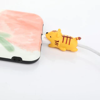 Cable Bite ฝาครอบป้องกันสายเคเบิลข้อมูล ปลอกป้องกันสายชาร์จลายการ์ตูน สุ่ม cable protector
