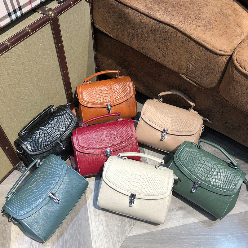 Simple Classy ของแท้หนังสี่เหลี่ยมเล็กกระเป๋าสะพาย Messenger กระเป๋าถือ FJSQ4