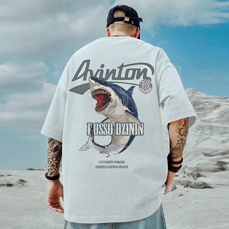 【M-8XL 】เสื้อยืดคอกลม แขนสั้น พิมพ์ลายฉลาม สไตล์อเมริกัน ทรงหลวม โอเวอร์ไซซ์ สําหรับผู้ชาย