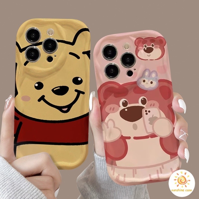 [ส่วนลด] เคสโทรศัพท์หมีเหลืองน่ารักสตรอเบอร์รี่หมี เคสสำหรับไอโฟน11 For iPhone 12 13 14Pro MAX X XS XR XS 6 7 8 Plus SE