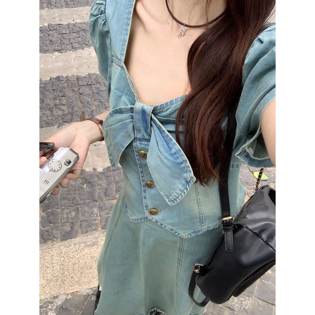 ชุดเสื้อเชิ้ตยีนแขนสั้น คอสี่เหลี่ยม กระโปรงยาว สองชิ้น สไตล์ฮ่องกง เรโทร แฟชั่นฤดูร้อน สําหรับผู้หญิง - รูปที่ 2